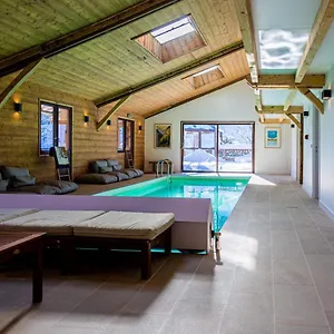 Hébergement de vacances Grand Convivial Avec Sa Piscine Intérieure, Serraval