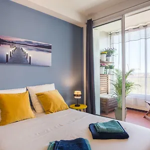 https://t2-avec-loggia-fleurie-et-ensoleillee.fr-provencehotel.com